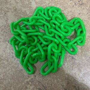 “Uline” Plastic Barrier Chain - 51” Green.